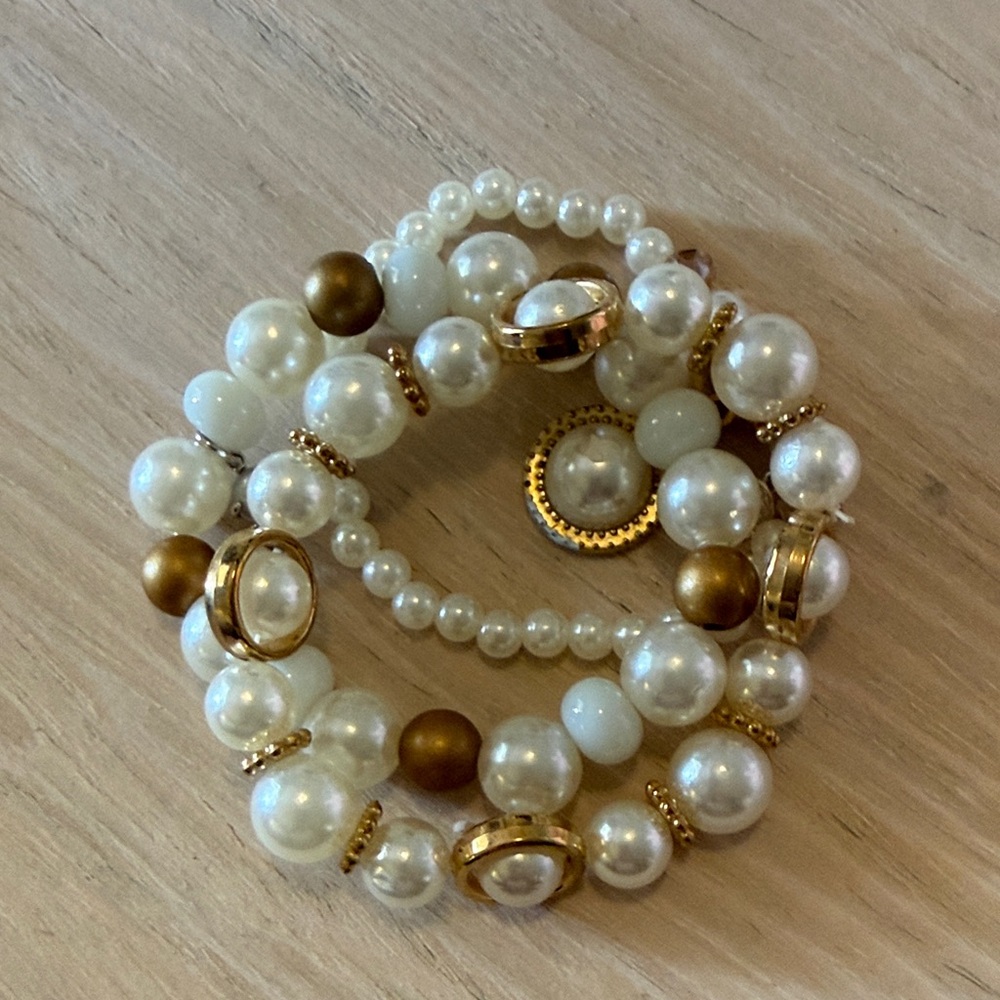 Luxe Pearl and Gold Bracelet